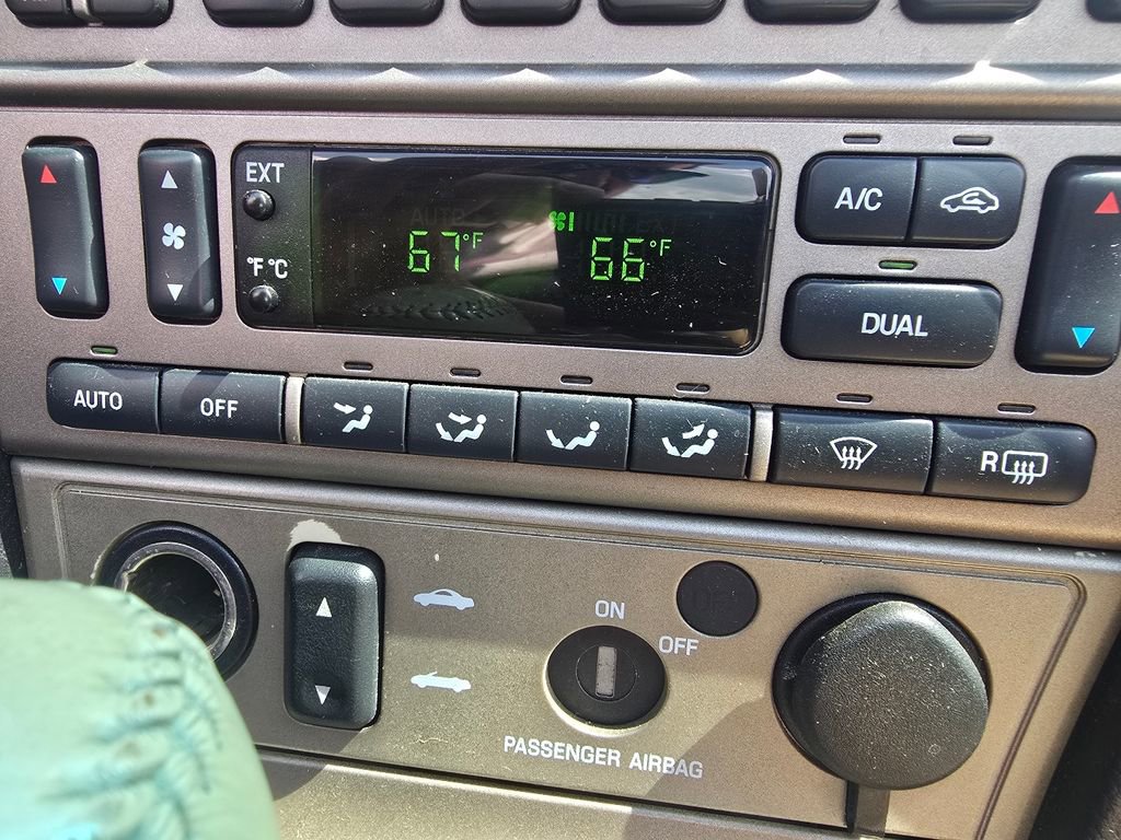 Used 2005 Ford Thunderbird RWD image 25