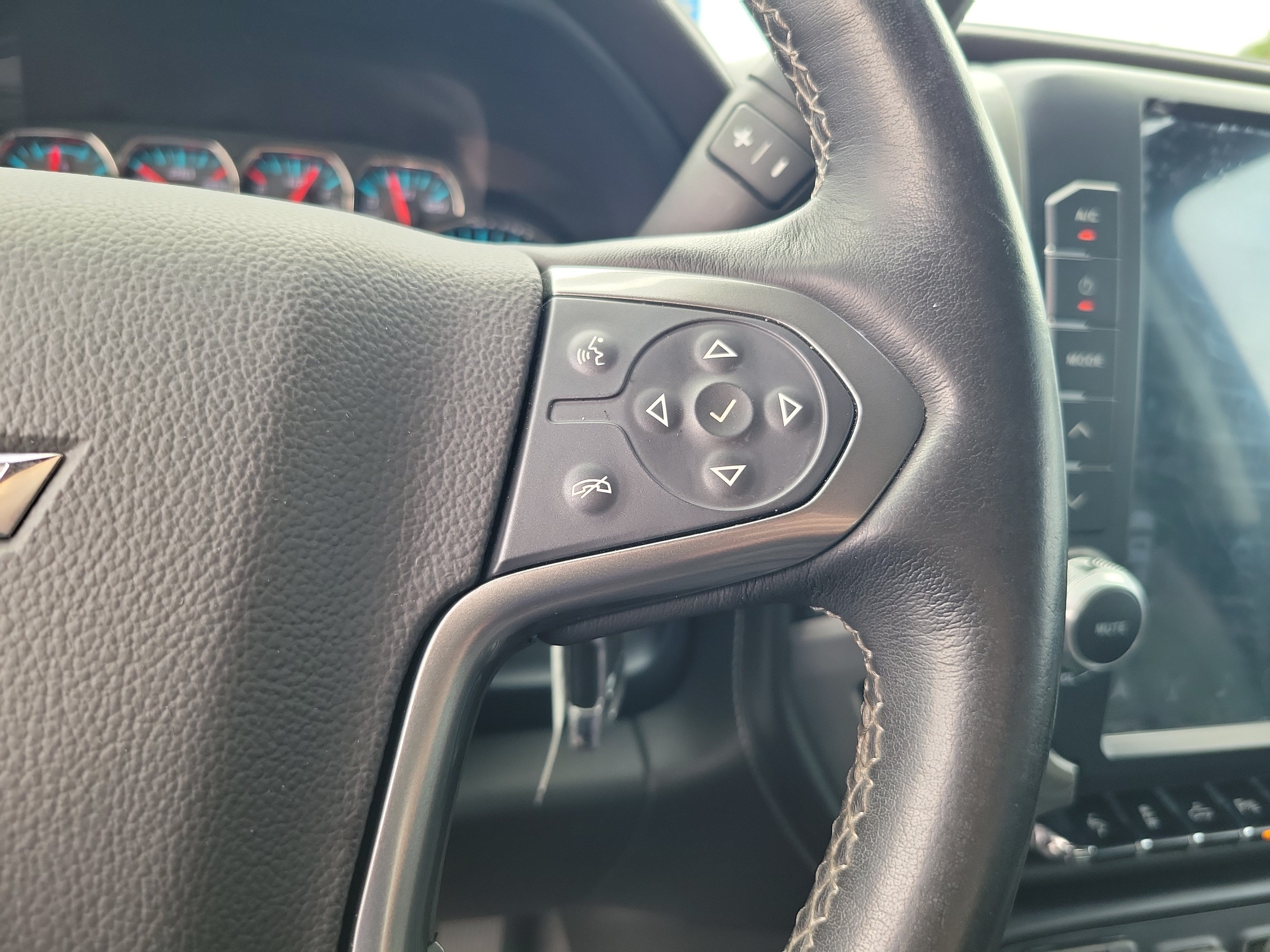 Used 2019 Chevrolet Silverado 2500 LTZ w/ Duramax Plus Package AWD/4WD image 23