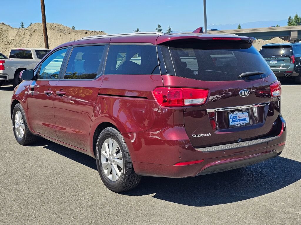 Used 2017 Kia Sedona LX w/ LX Essentials Premium Package FWD image 7