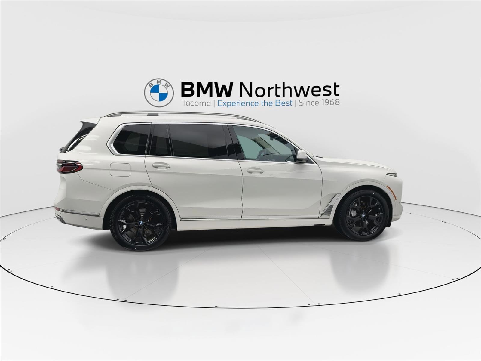 Used 2024 BMW X7 xDrive40i w/ Premium Package AWD/4WD image 4