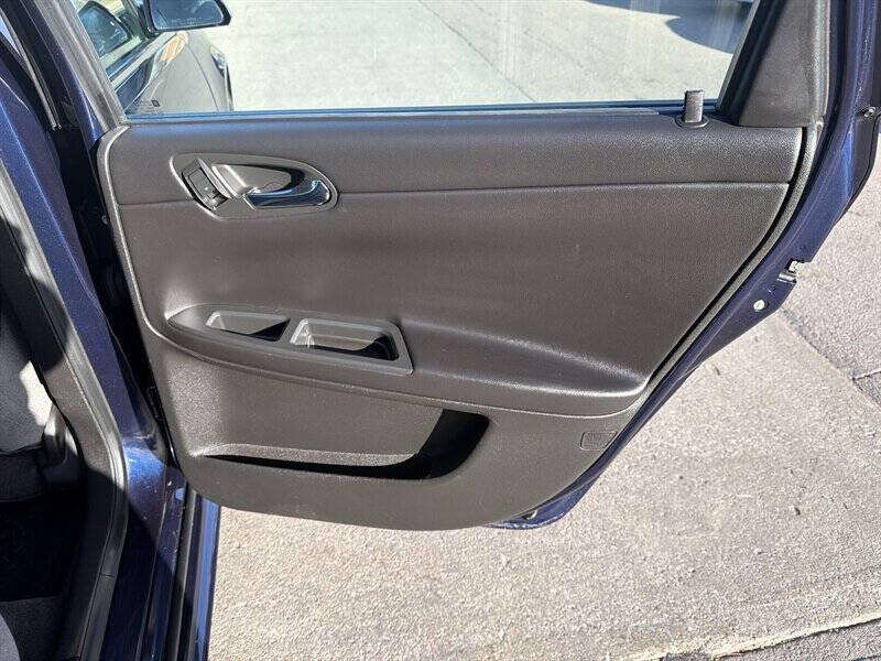 Used 2011 Chevrolet Impala LT FWD image 23