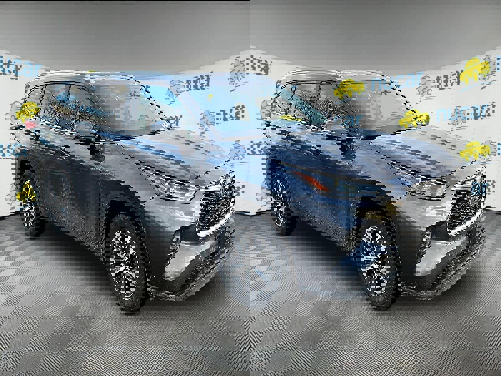 Used 2023 Toyota Highlander XLE image 1