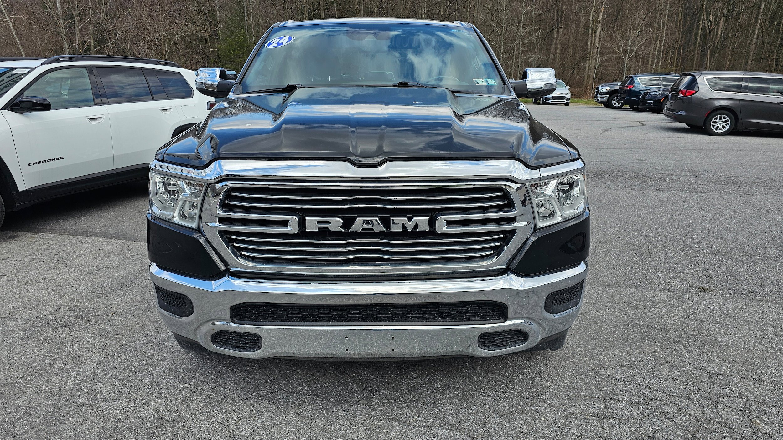 Used 2024 RAM 1500 Laramie AWD/4WD image 4