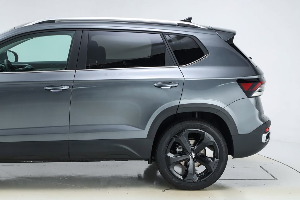 New 2025 Volkswagen Taos SEL image 4