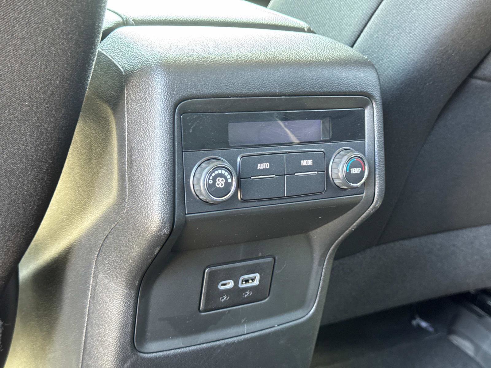 Used 2023 GMC Acadia SLE image 19