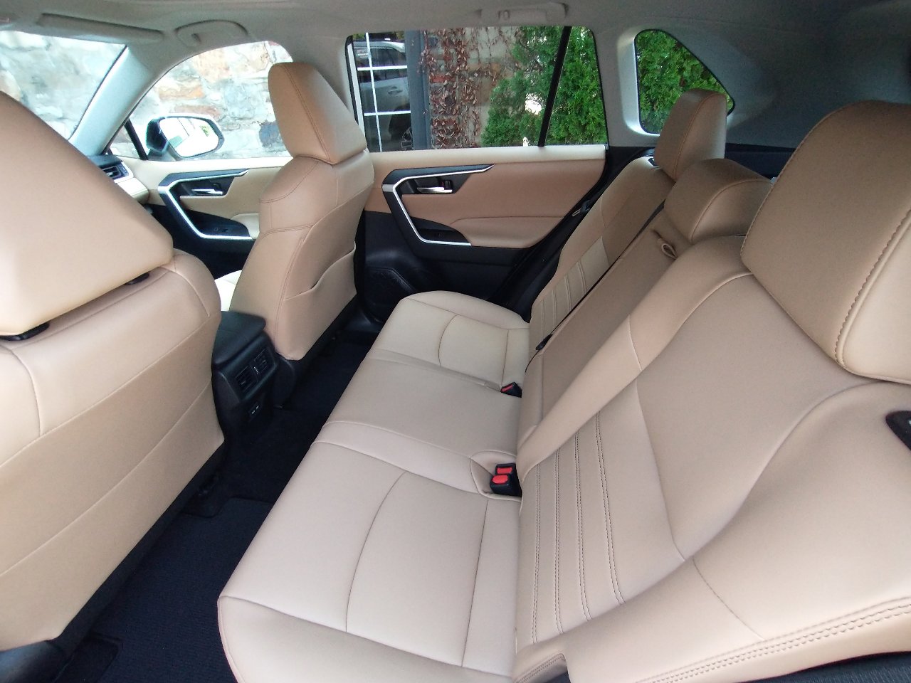 Used 2022 Toyota RAV4 XLE Premium image 50