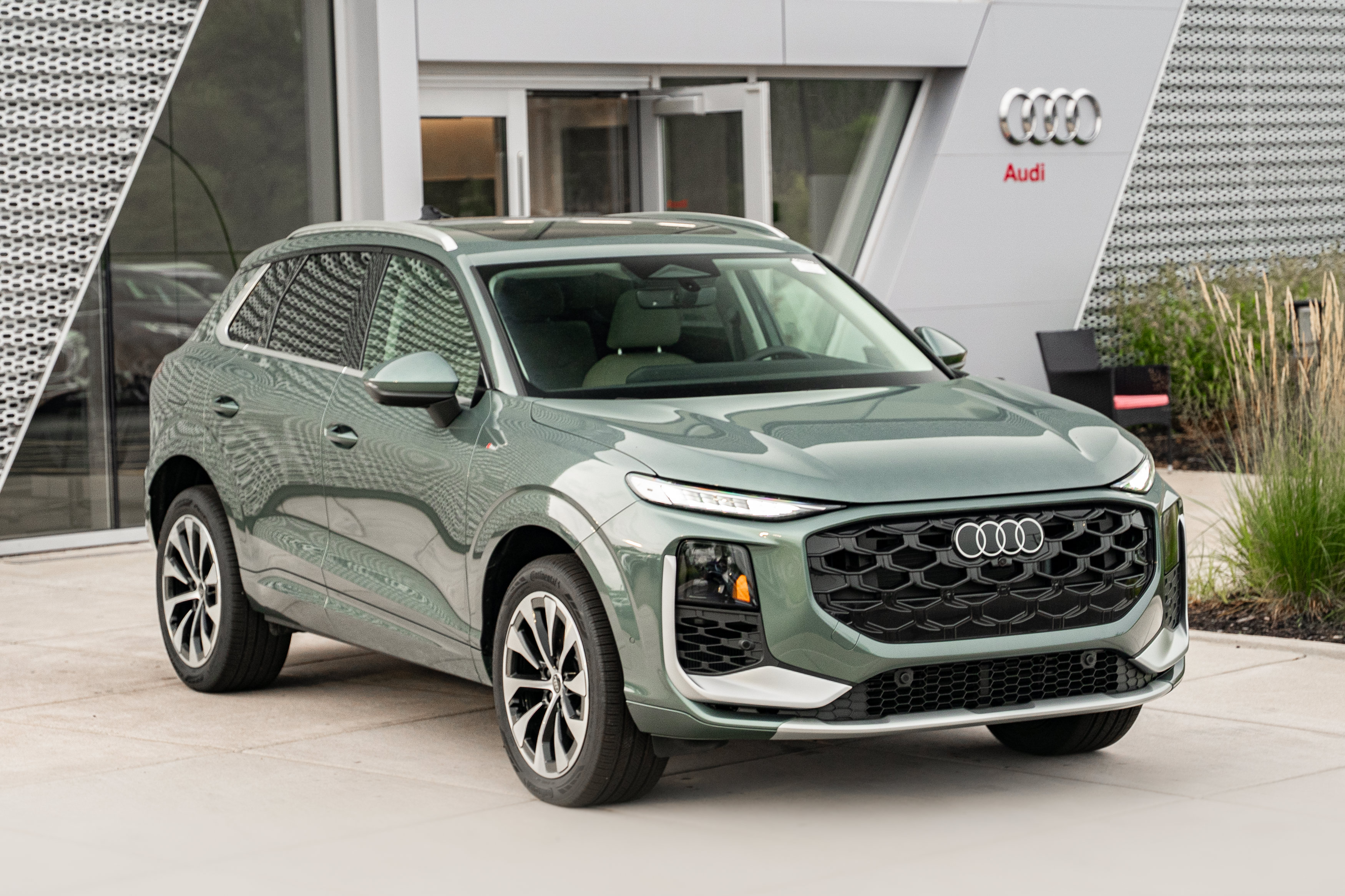 New 2026 Audi Q3 quattro 2.0T AWD/4WD image 2