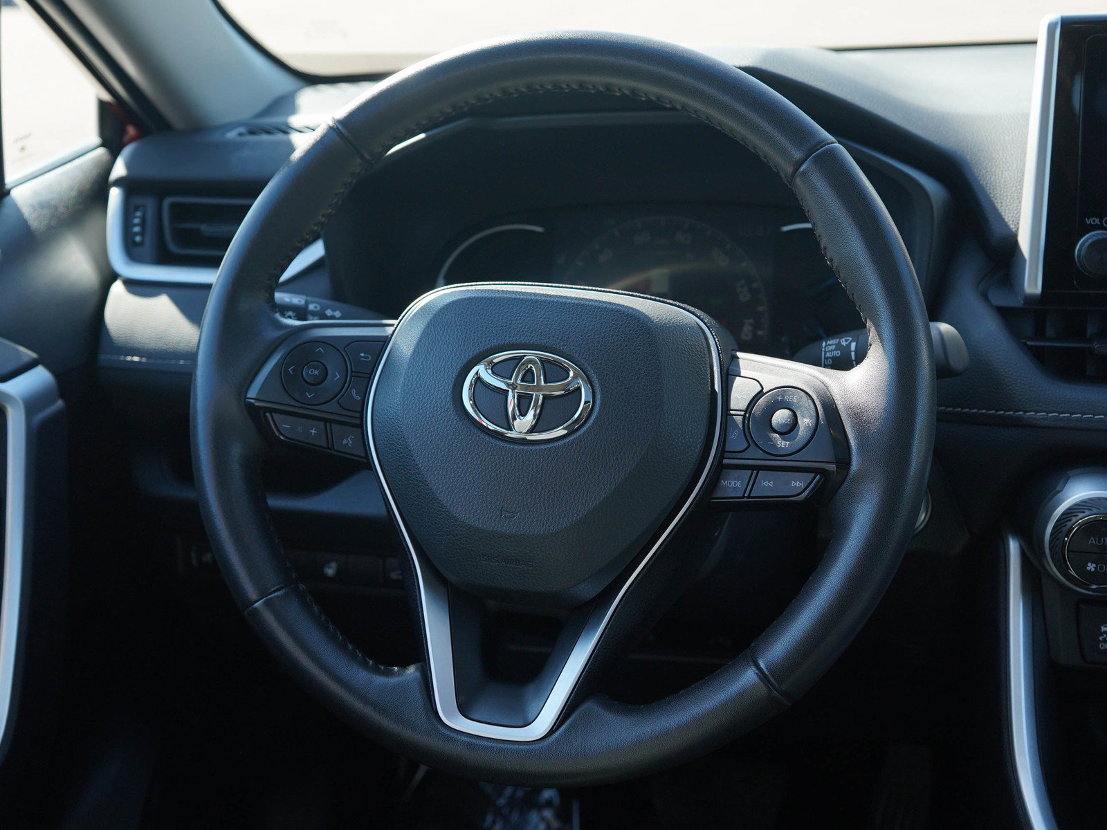 Used 2024 Toyota RAV4 XLE w/ Convenience Package AWD/4WD image 17