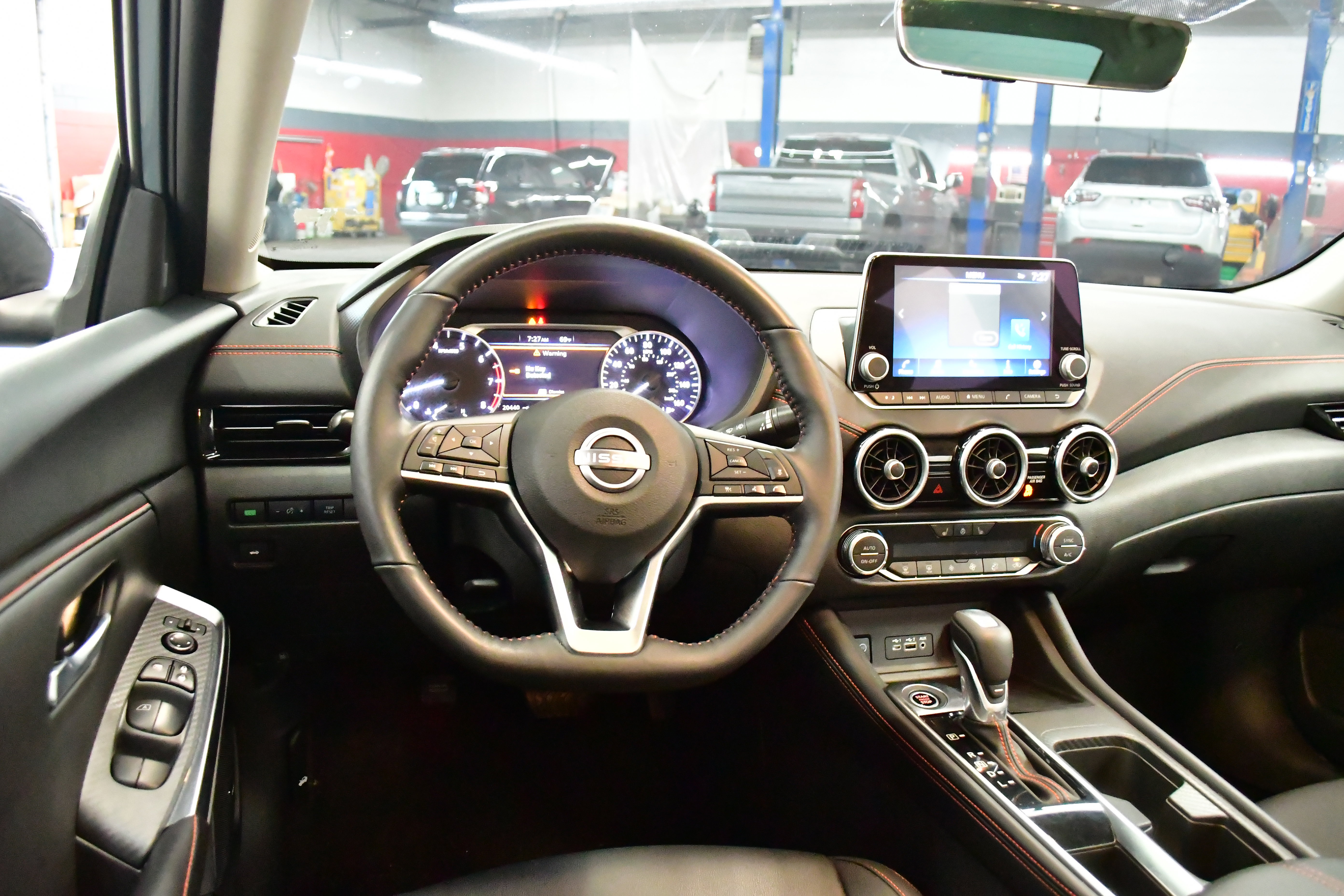 Used 2025 Nissan Sentra SR w/ SR Premium Package image 8