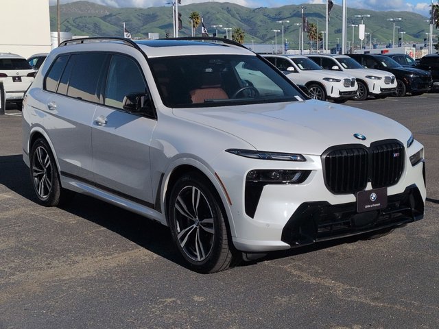Used 2025 BMW X7 M60i image 3