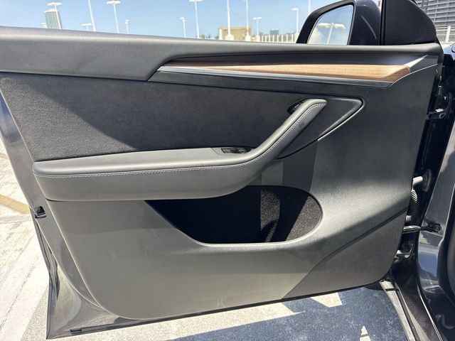 Used 2025 Tesla Model Y Long Range RWD image 13