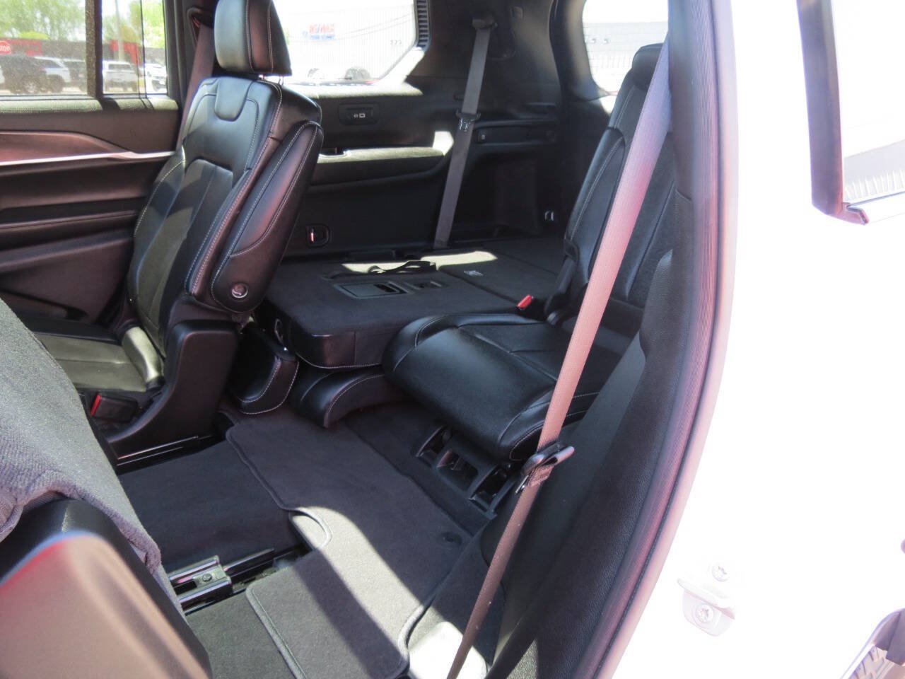 Used 2024 Jeep Grand Cherokee L Limited w/ Luxury Tech Group II AWD/4WD image 15
