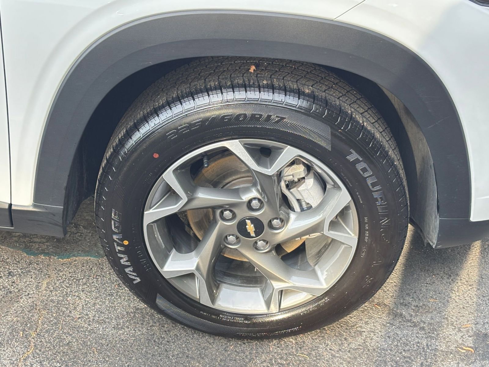 Used 2025 Chevrolet Trax LT w/ LT Convenience Package image 31