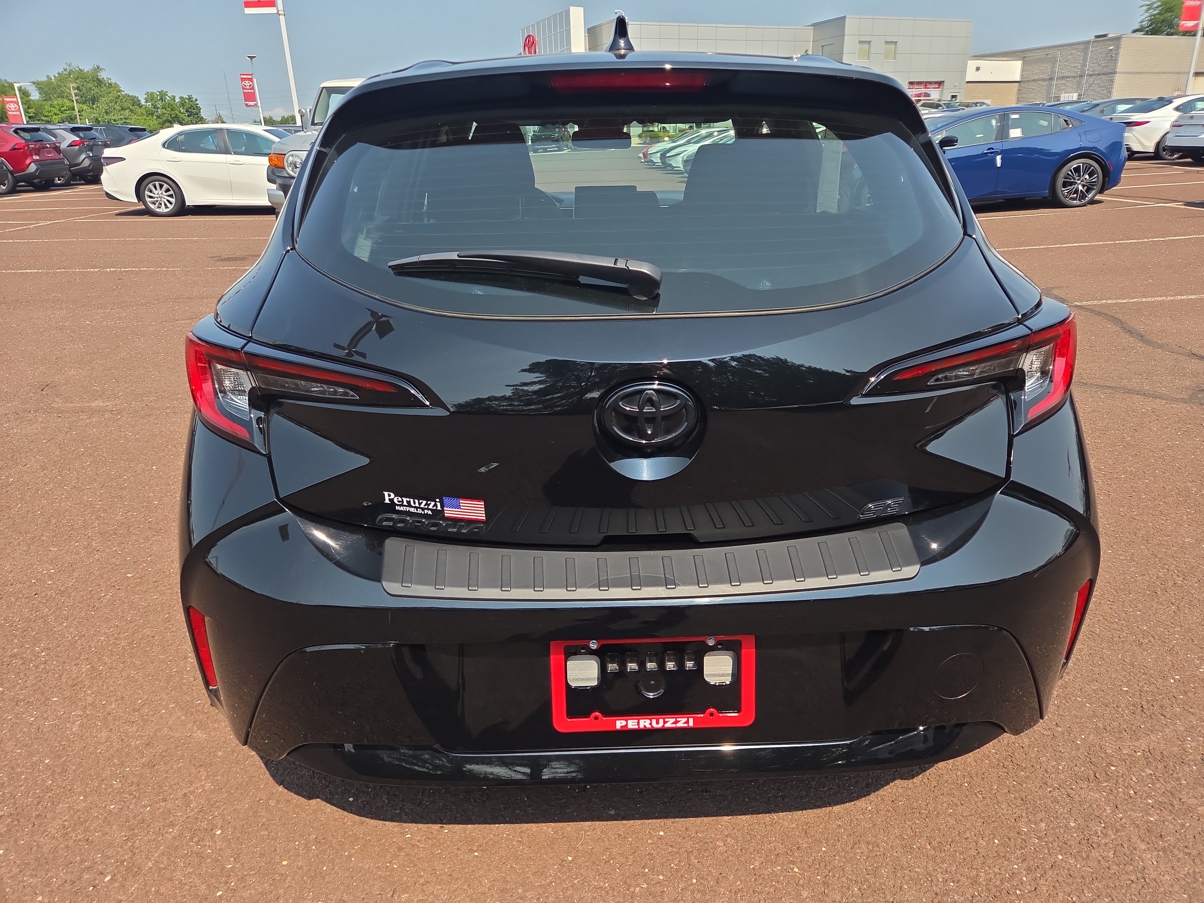 Certified 2025 Toyota Corolla Hatchback w/ SE Package FWD image 4