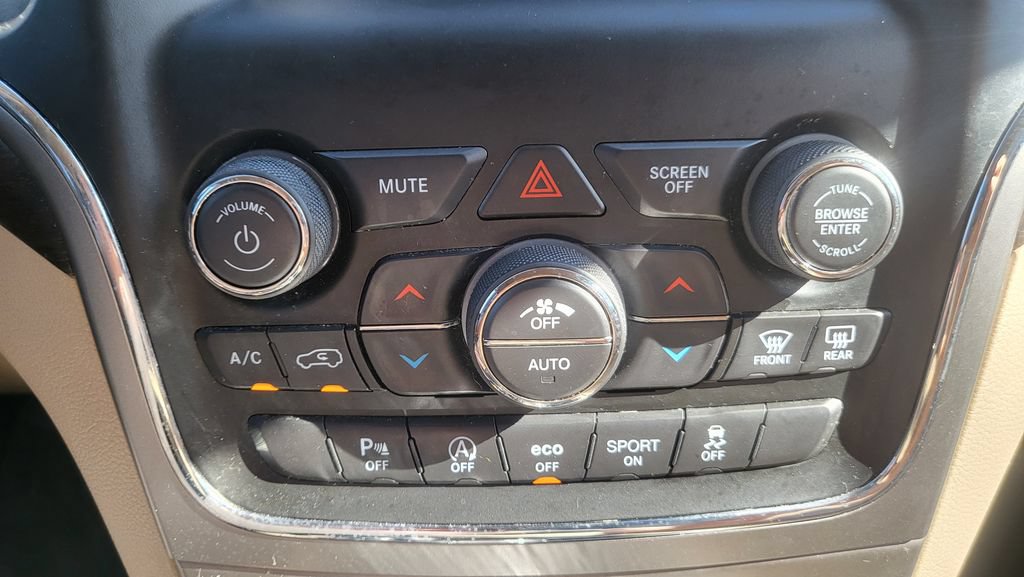 Used 2018 Jeep Grand Cherokee Laredo AWD/4WD image 34