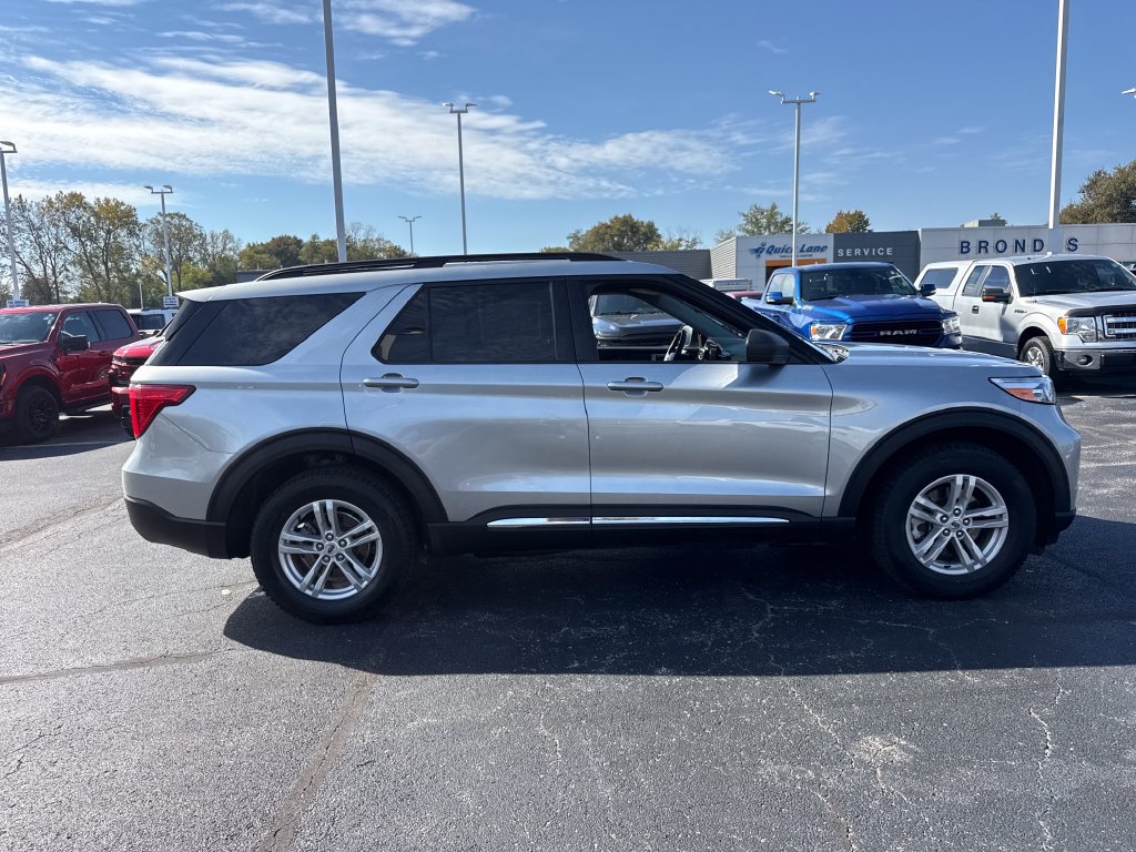 Used 2024 Ford Explorer XLT w/ Equipment Group 202A AWD/4WD image 6