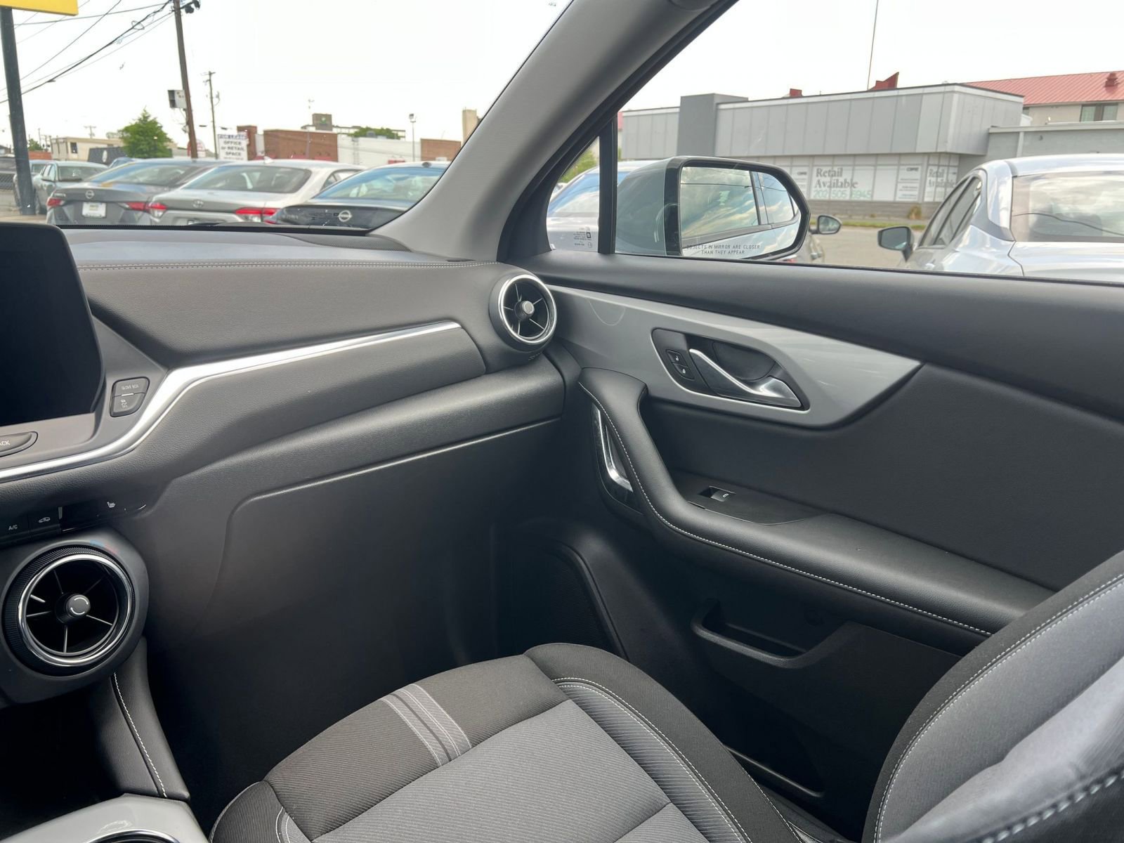 Used 2025 Chevrolet Blazer LT FWD image 36