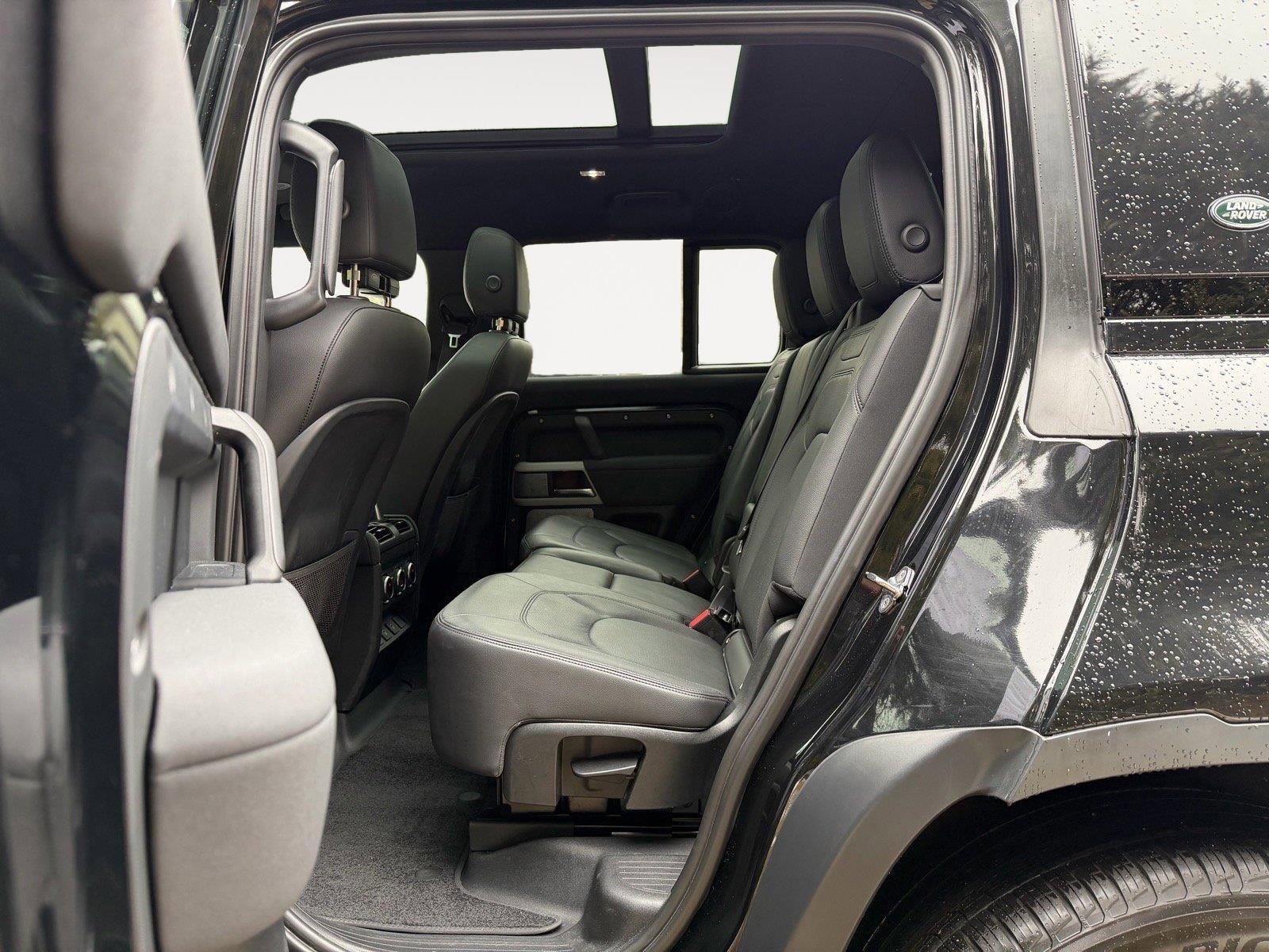 Used 2023 Land Rover Defender 130 SE image 16