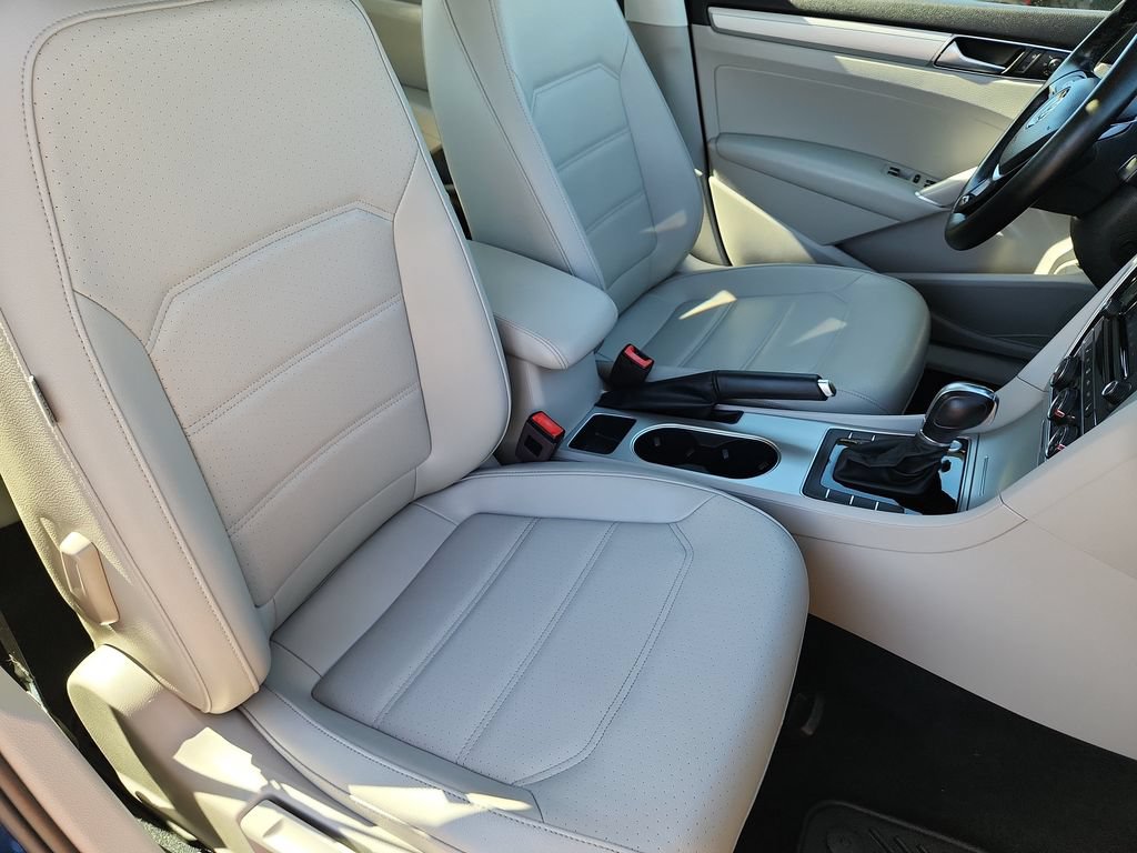 Used 2019 Volkswagen Passat 2.0T Wolfsburg w/ Wheels & Sunroof Package FWD image 13