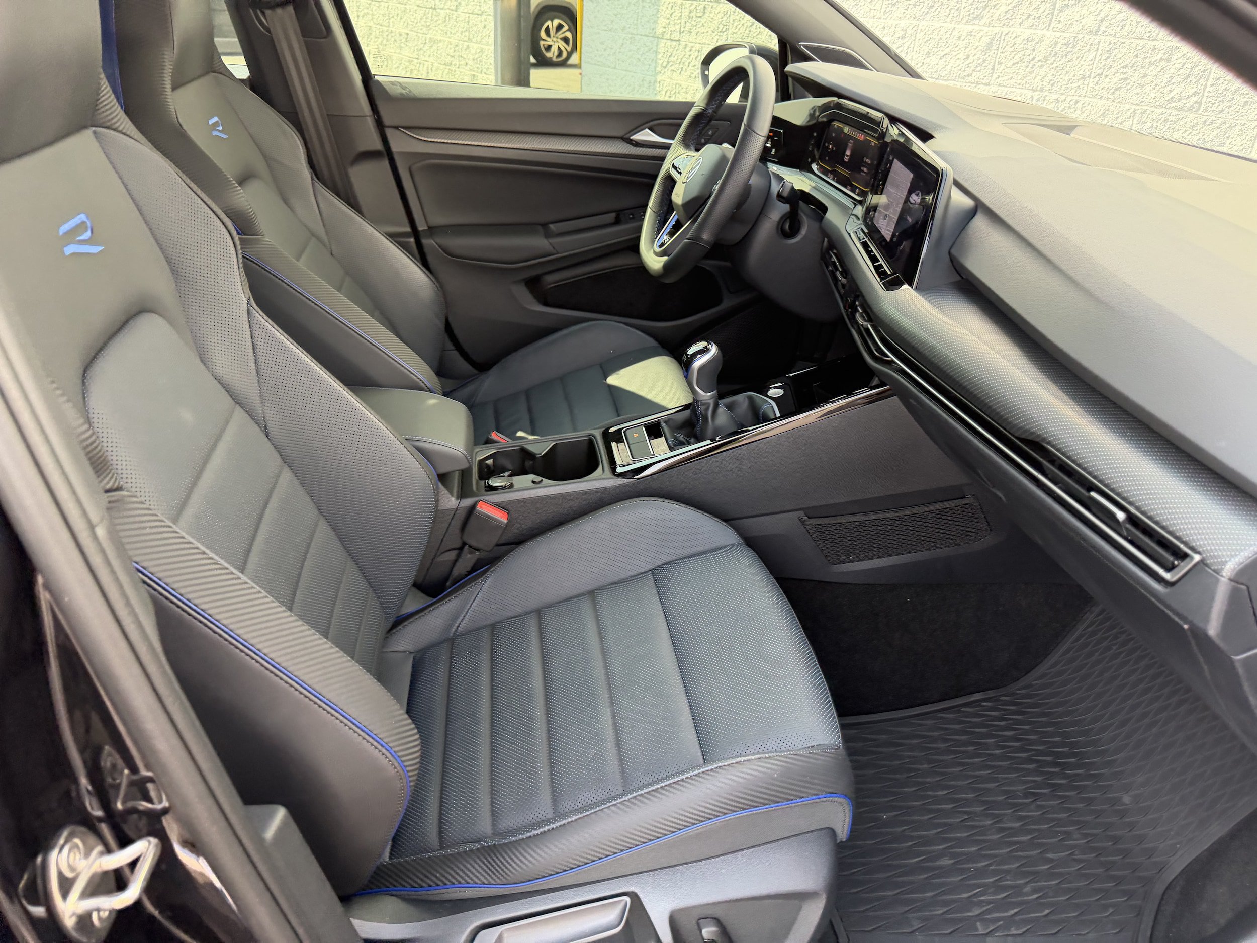 Used 2024 Volkswagen Golf R AWD/4WD image 34