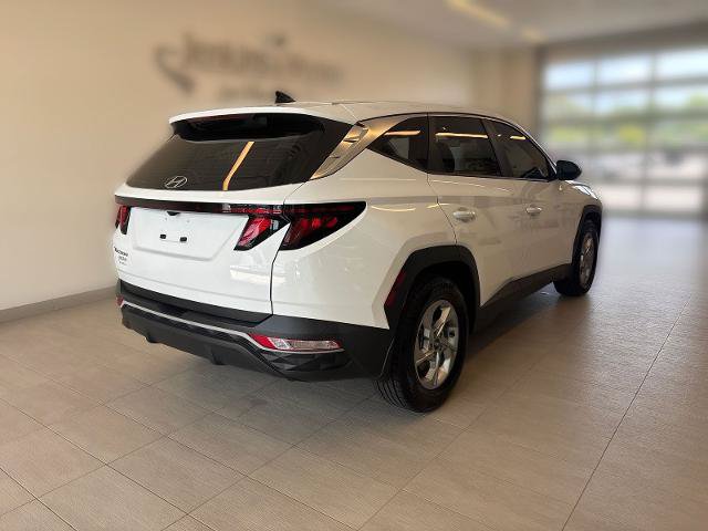 Used 2023 Hyundai Tucson SE FWD image 2