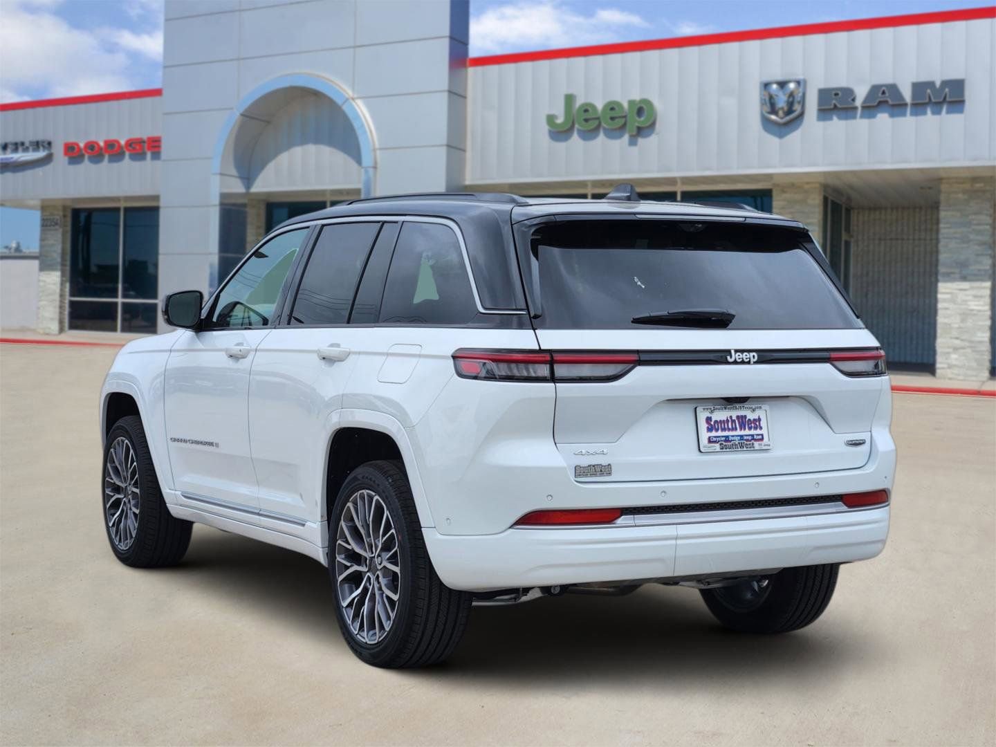 New 2026 Jeep Grand Cherokee Summit AWD/4WD image 4