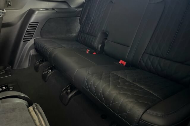Certified 2025 Cadillac Escalade IQ Sport 1 w/ LPO, ONYX Package AWD/4WD image 16