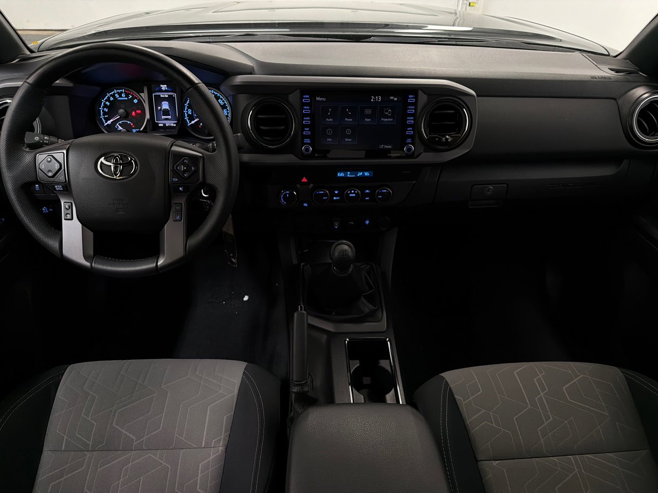 Used 2022 Toyota Tacoma TRD Off-Road image 18
