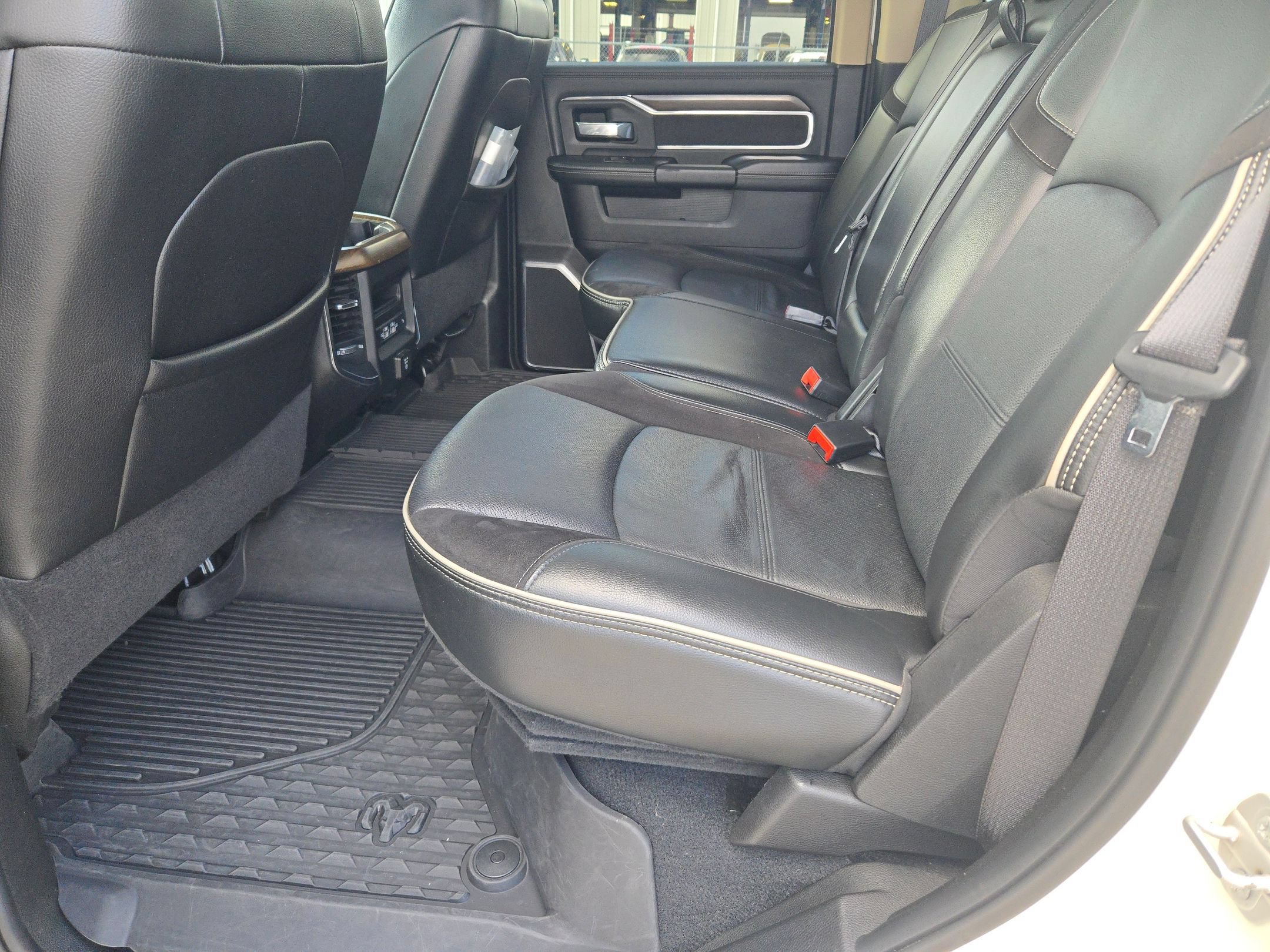 Used 2022 RAM 3500 Laramie AWD/4WD image 14