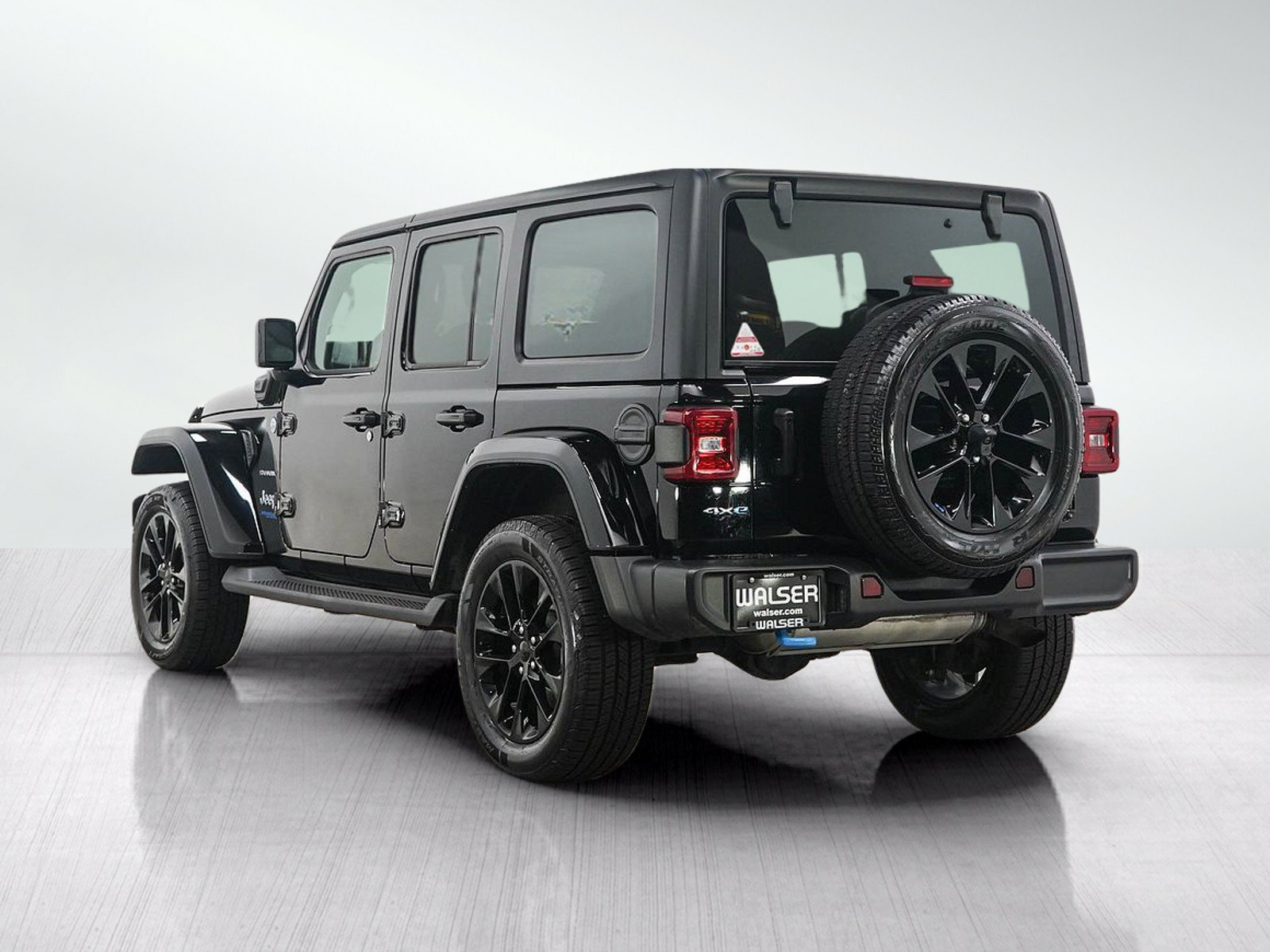Used 2022 Jeep Wrangler Unlimited Sahara w/ Cold Weather Group AWD/4WD image 3