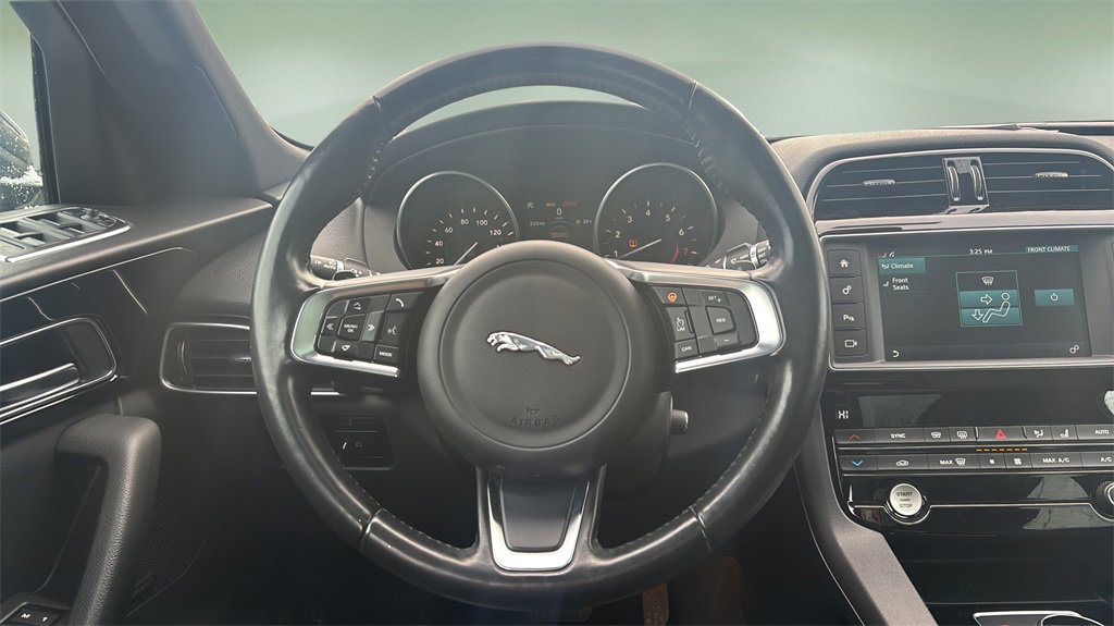 Used 2018 Jaguar F-PACE Prestige image 17