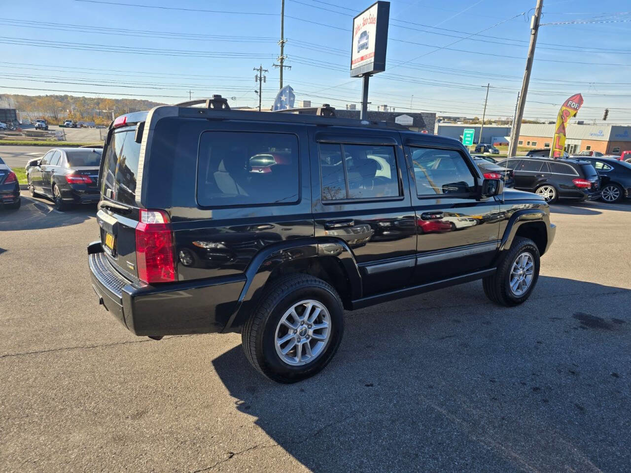 Used 2007 Jeep Commander Sport image 3