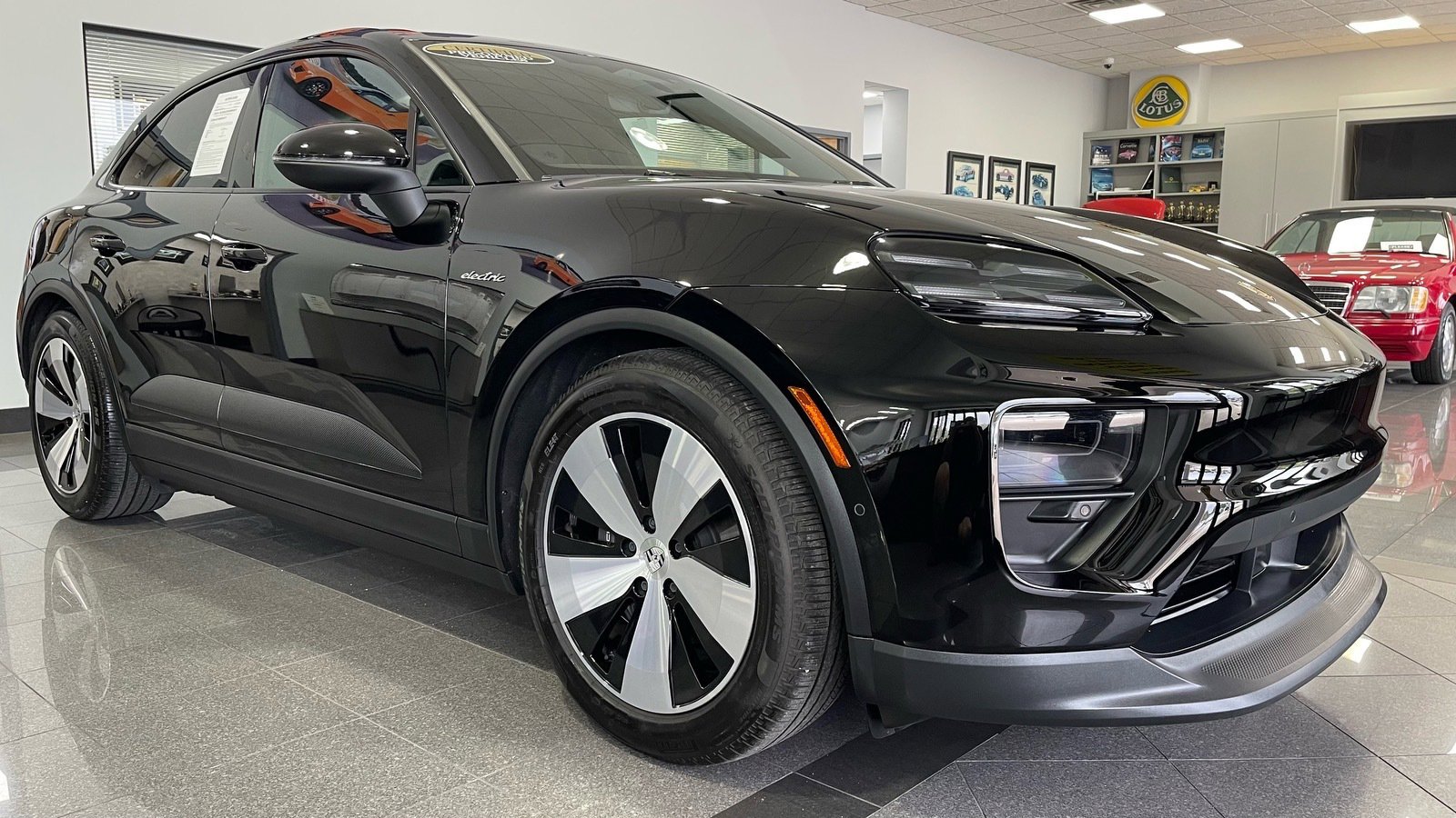 Used 2025 Porsche Macan Electric image 7