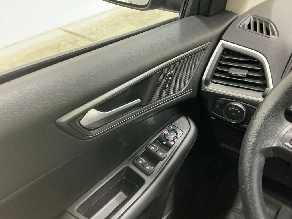 Used 2022 Ford Edge SE w/ Black Appearance Package image 14
