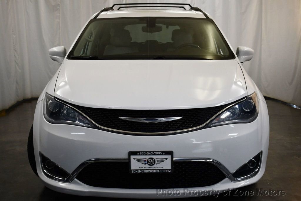 Used 2017 Chrysler Pacifica Touring-L image 4