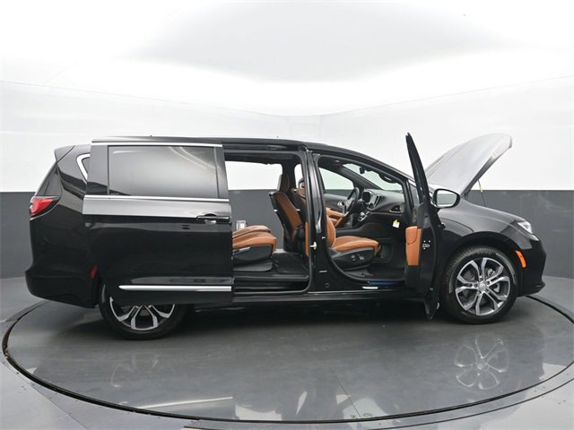New 2026 Chrysler Pacifica Pinnacle image 49