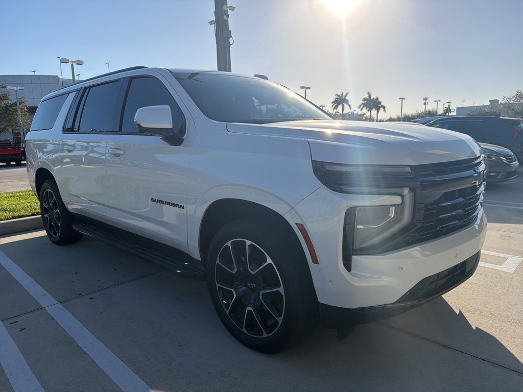 Used 2025 Chevrolet Suburban RST w/ Comfort Package image 10