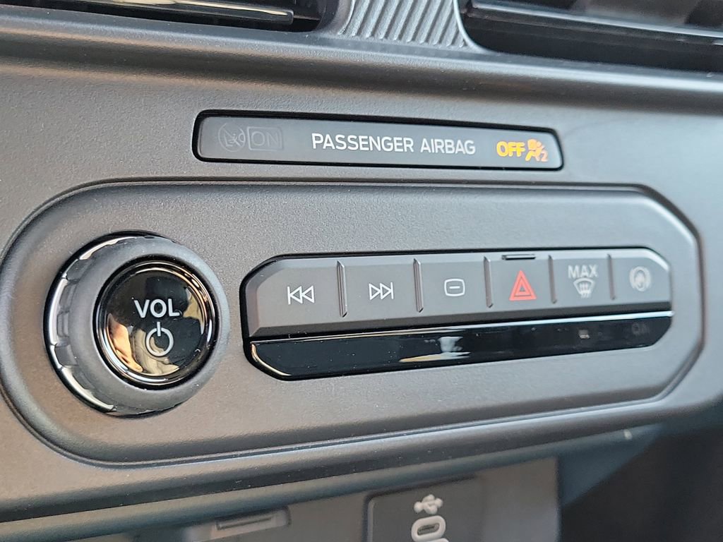 New 2026 Ford Maverick Lobo image 25