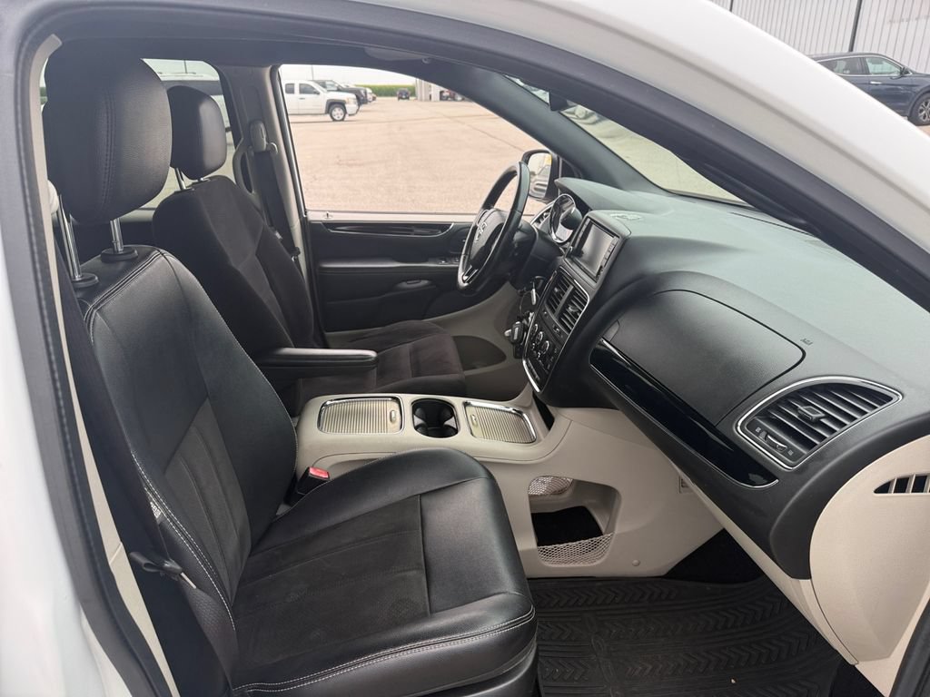 Used 2019 Dodge Grand Caravan SXT FWD image 40