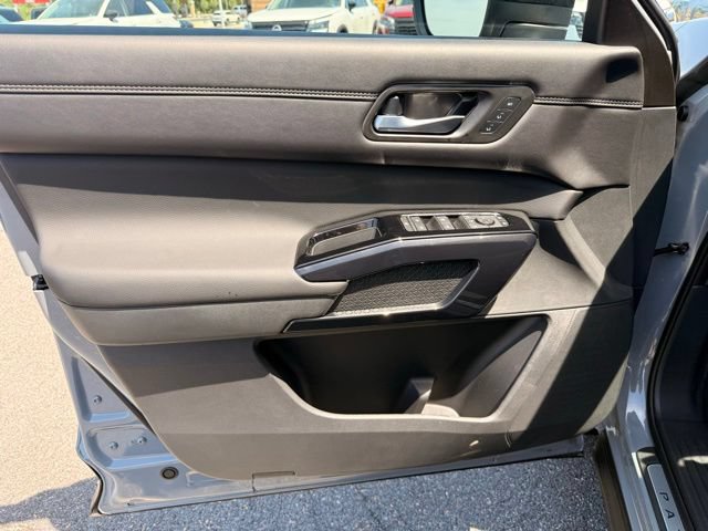 New 2026 Nissan Pathfinder Platinum w/ Cargo Package AWD/4WD image 11