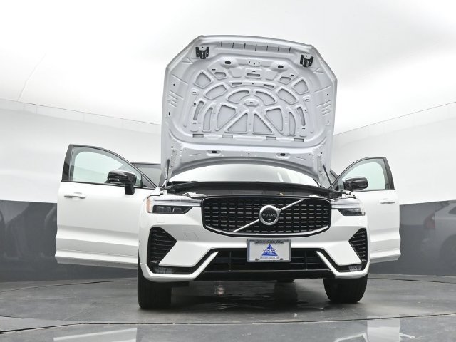 Used 2024 Volvo XC60 B5 Plus w/ Protection Package Premier AWD/4WD image 49