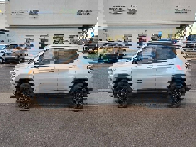 New 2026 Jeep Compass Latitude image 4