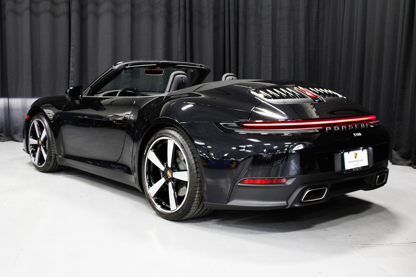 Certified 2025 Porsche 911 Carrera image 3