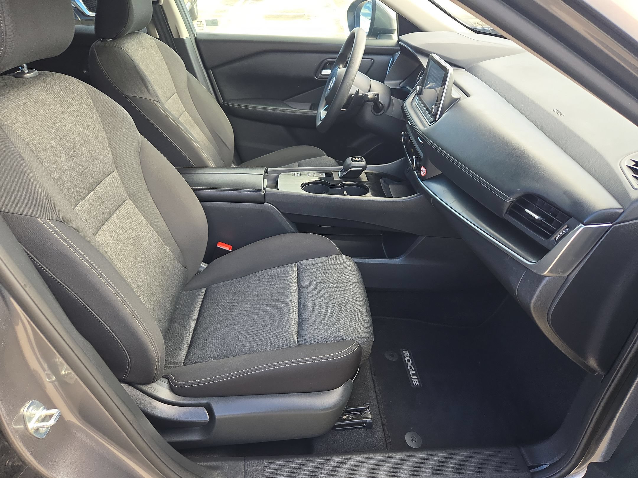 Used 2024 Nissan Rogue SV AWD/4WD image 28