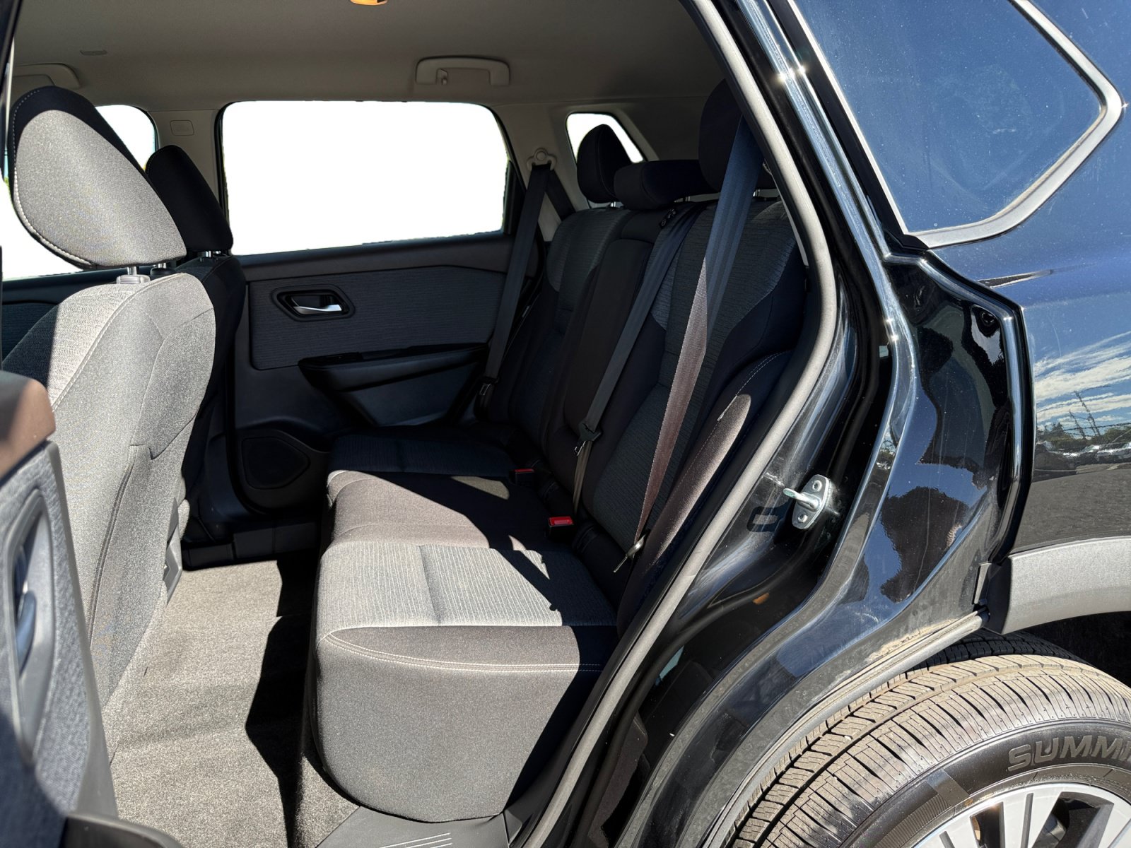 Used 2023 Nissan Rogue SV FWD image 16