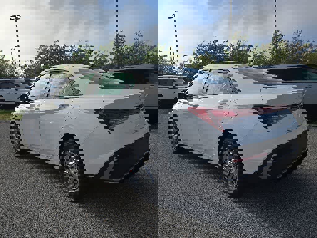 New 2026 Hyundai Elantra SE image 4