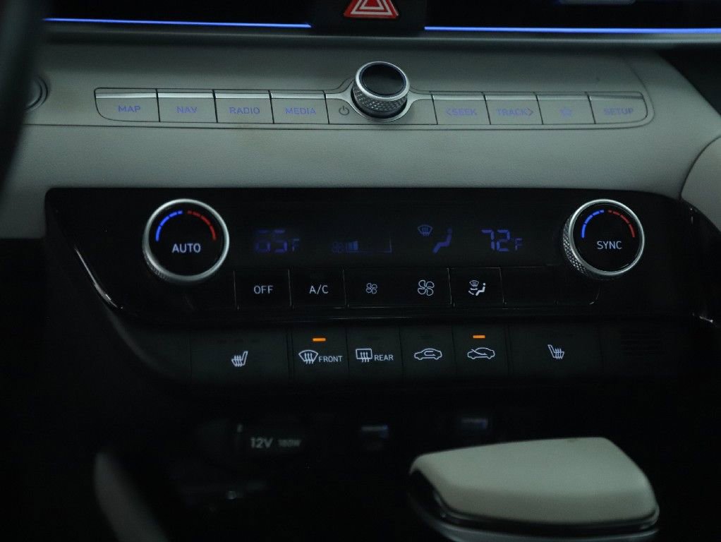 Used 2023 Hyundai Elantra Limited image 26