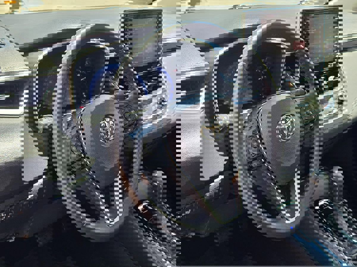 Used 2020 Toyota Corolla XLE FWD image 19