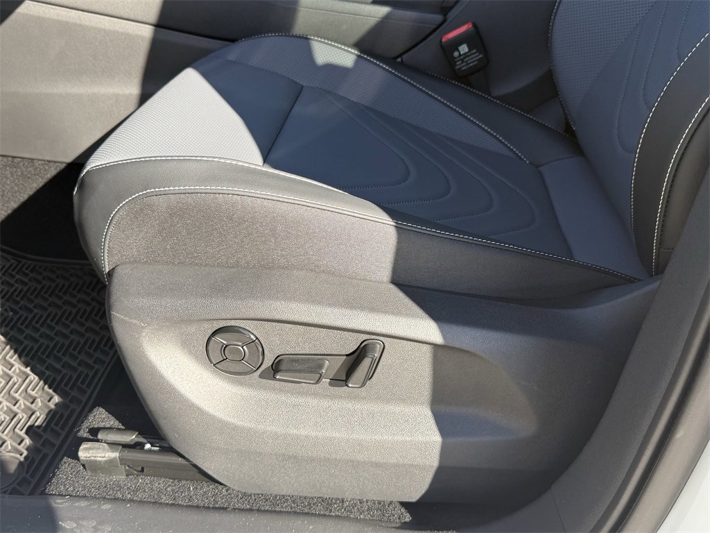 New 2026 Volkswagen Tiguan SE R-Line image 13