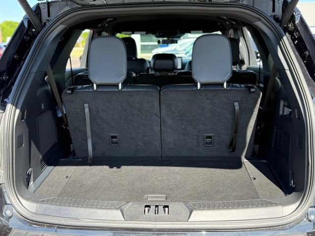 Used 2025 Ford Explorer ST-Line w/ ST-Line Street Pack AWD/4WD image 24